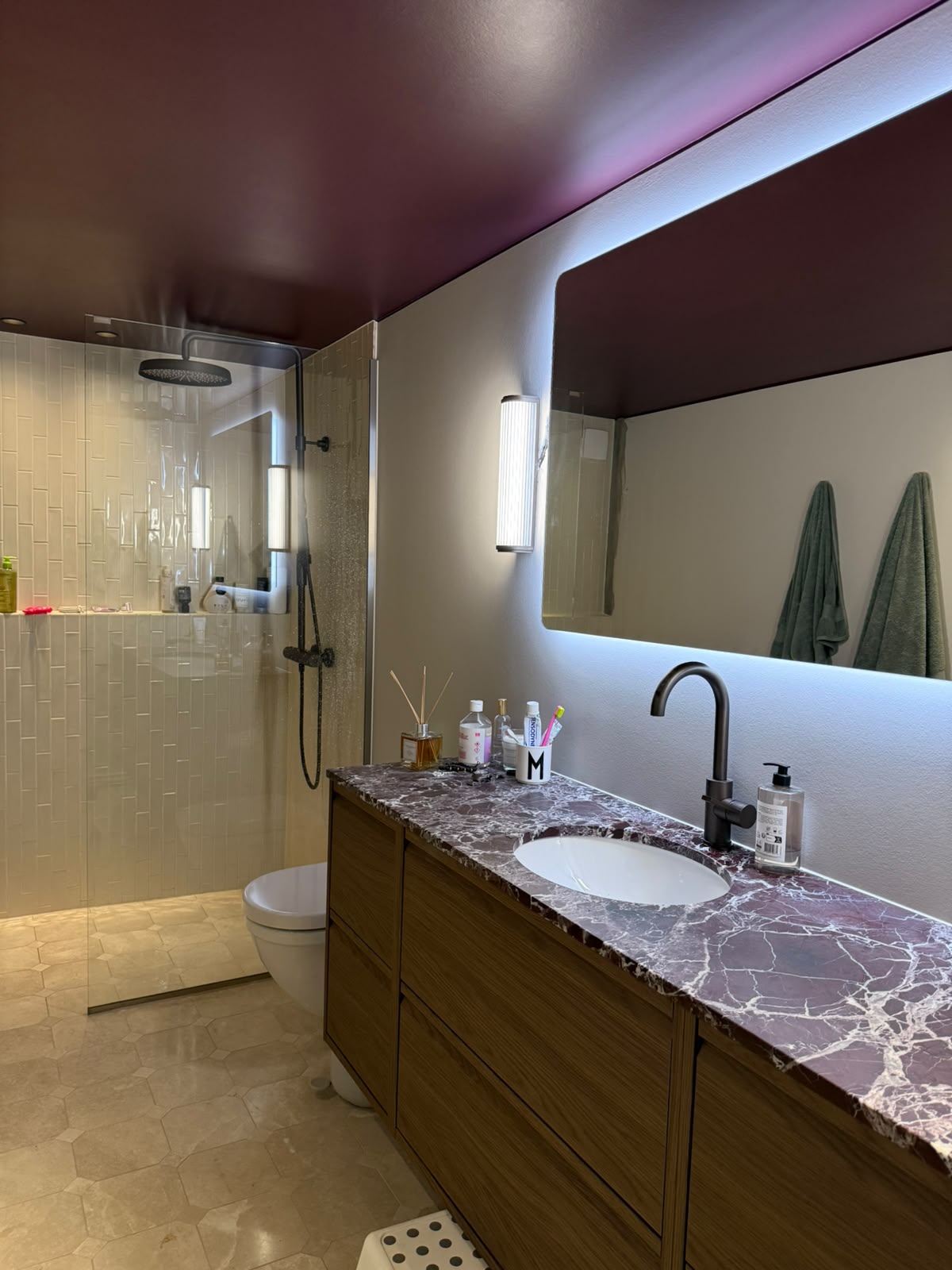 Bathroom with marble worktop, wall-hung toilet and walk-in shower